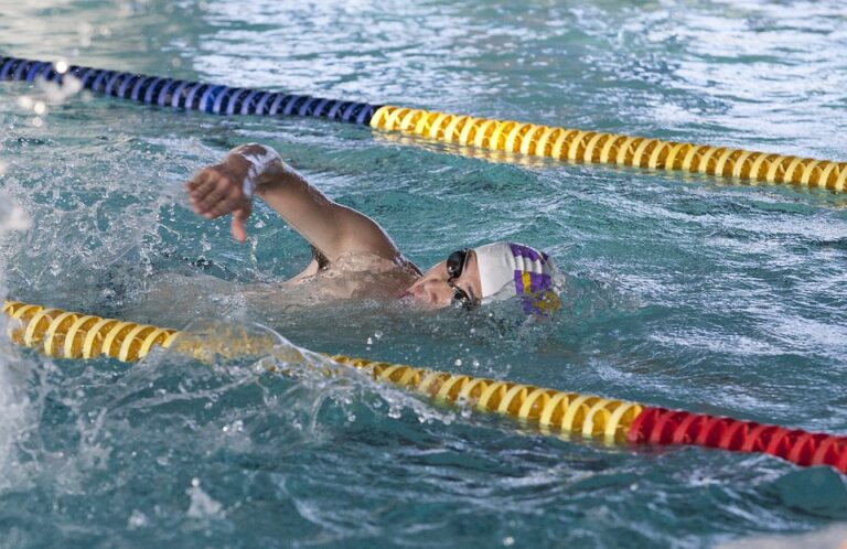 La natation, reconnue comme l’un des sports les plus complets, brille sur la scène mondiale grâce à ses nombreux avantages. Des bassins locaux aux Olympiques, elle attire une diversité d’athlètes.